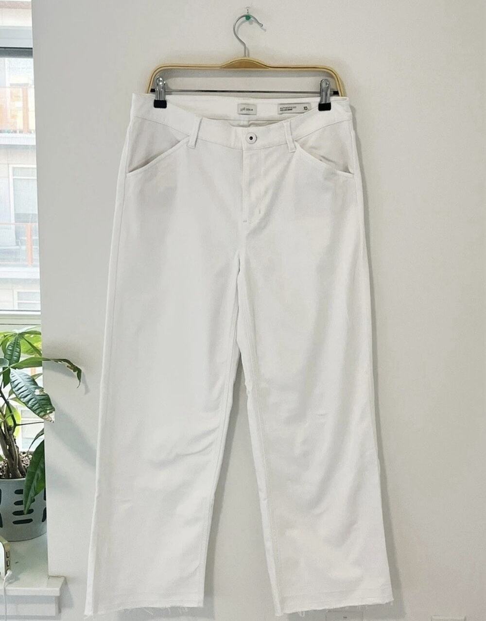 J. Jill White Authentic Fit Full Leg Crop Jeans Size 10 Coastal Minimalist